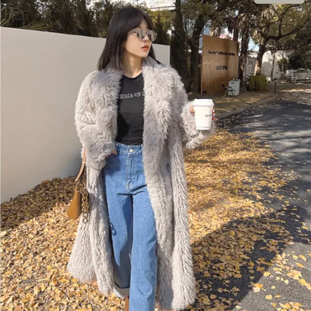 Ligh gray faux fur